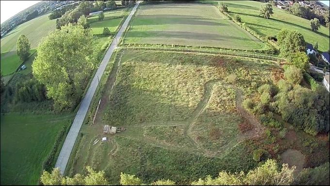 Zomer 2019: Ebroekske vanuit de hoogte (toen nog zonder poel) en de omheining in wording
