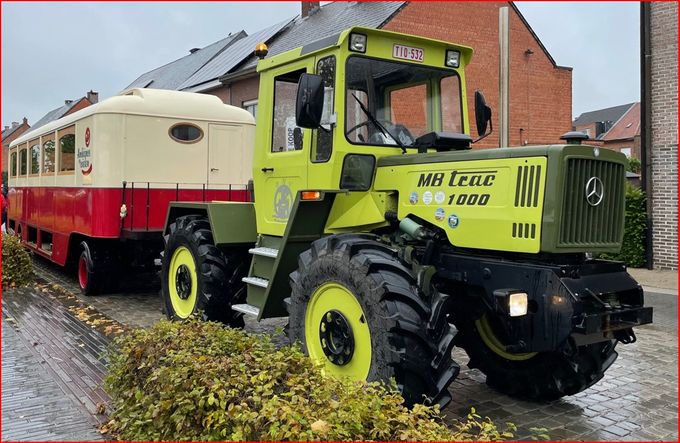 De moderne huifkar startensklaar om naar t Ebroekske te vertrekken...